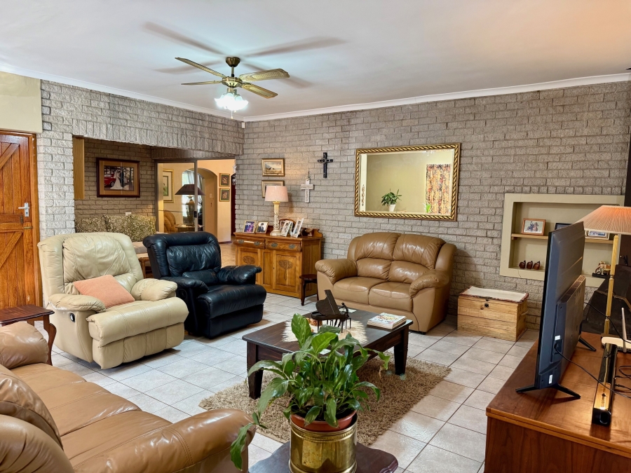 3 Bedroom Property for Sale in Bergzicht Western Cape